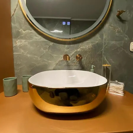 Panos Luxury Apartament *